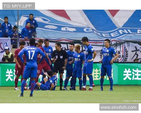 足球场上的璀璨星光各个足球明星的精彩瞬间回顾与感动 足球场上的璀璨星光各个足球明星的精彩瞬间回顾与感动